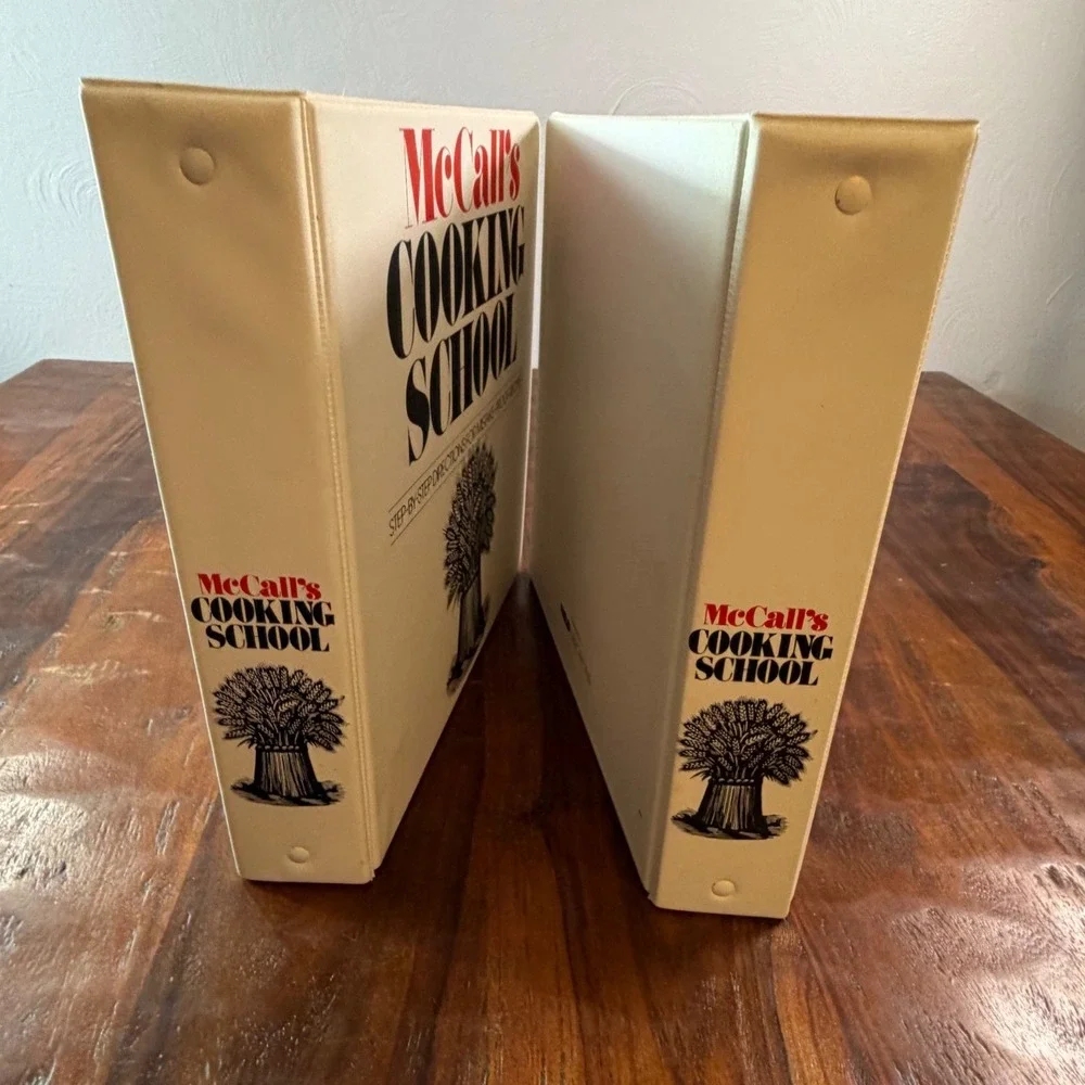 Vintage 1985 McCalls Cooking School Recipe Binder Set 2 Volume Collection 10in